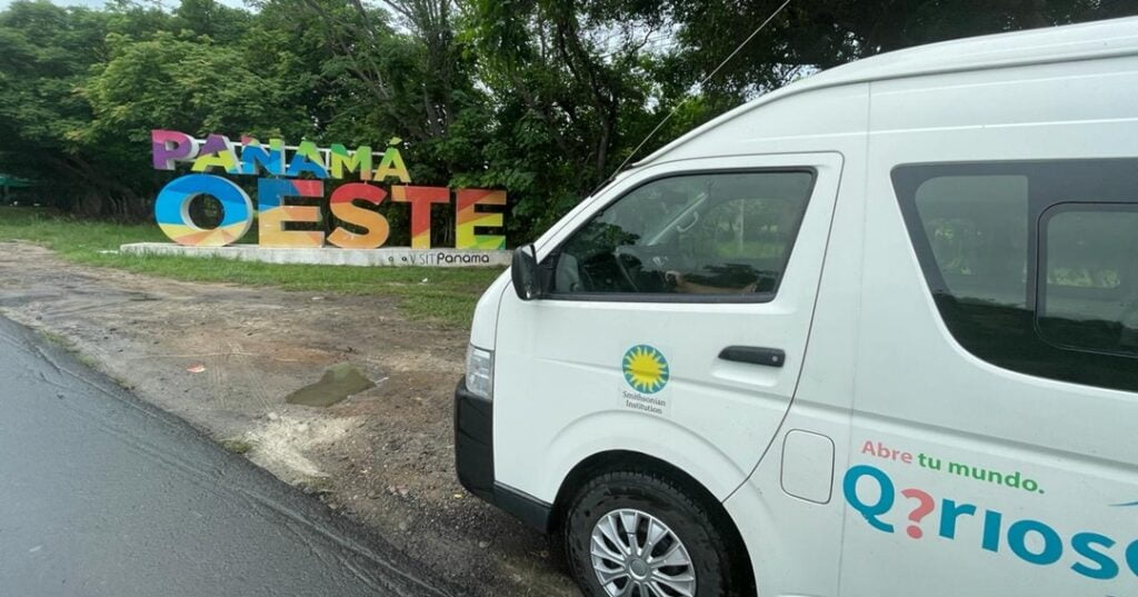 Smithsonian Informa: El Busito De La Ciencia Vuelve A Rodar Por Panamá Smithsonian