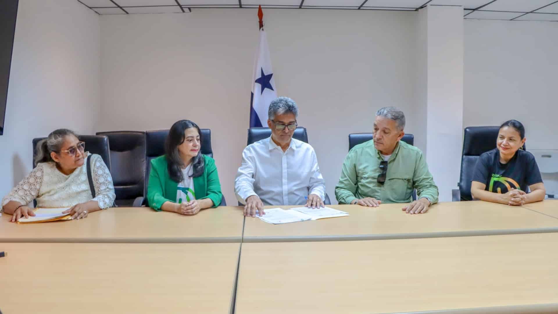 MiAMBIENTE y Fundación NATURA