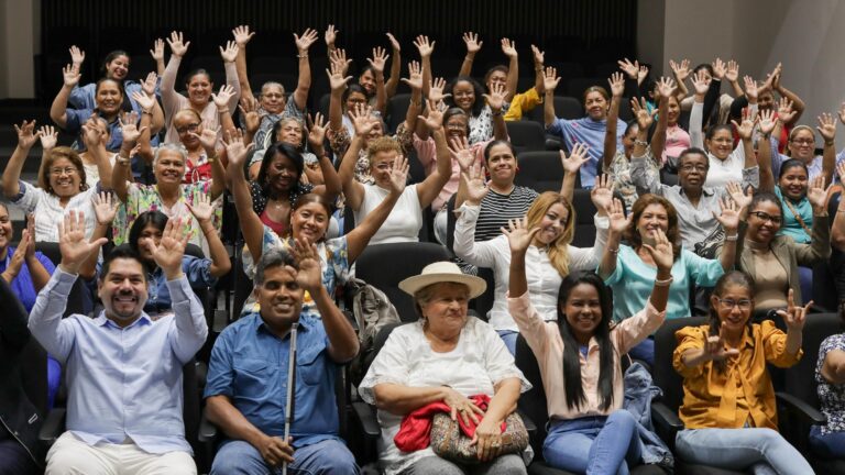 Mujeres artesanas