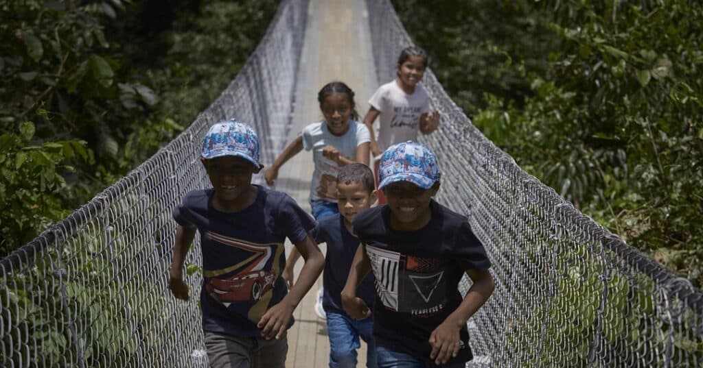 puente de plástico reciclado en Panamá