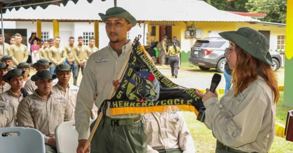 240 nuevos guardaparques