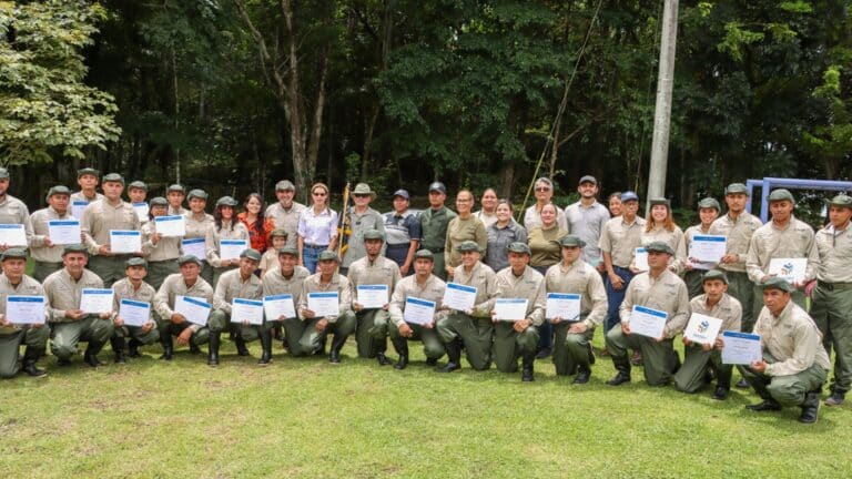 240 nuevos guardaparques