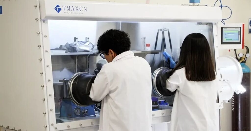 batería de iones de sodio y litio panameña