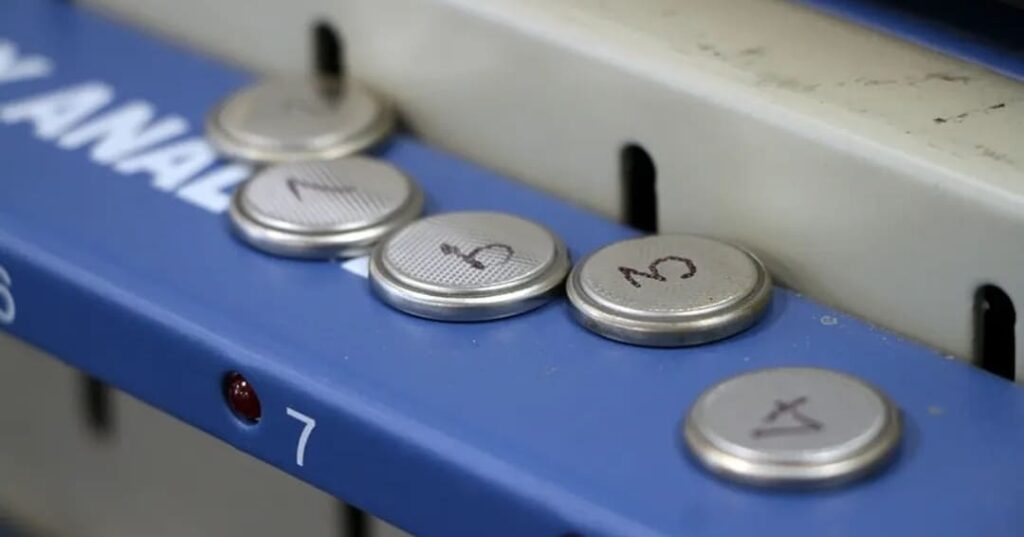 batería de iones de sodio y litio panameña