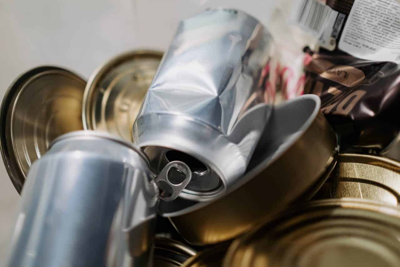 Reciclaje de Lata y Hojalata - Foto de cottonbro studio