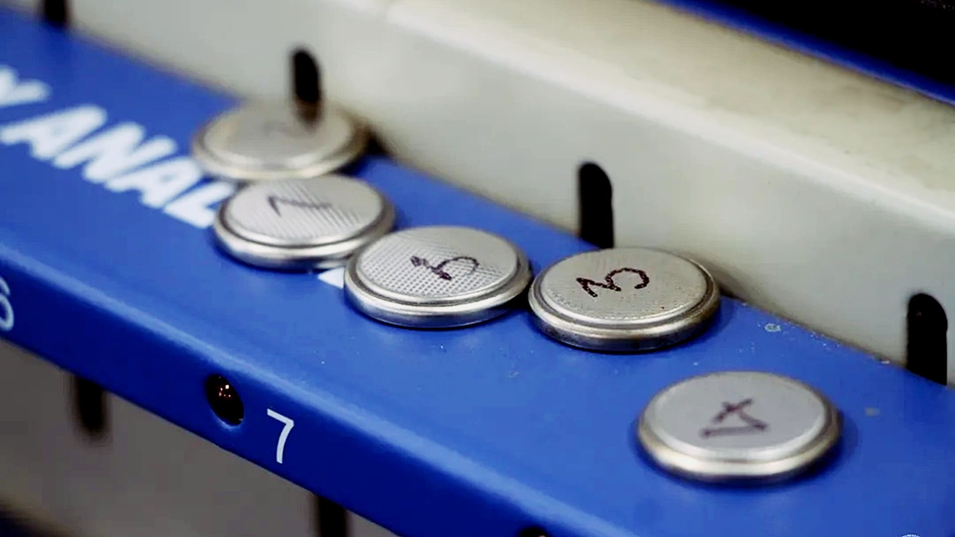 batería de iones de sodio y litio panameña