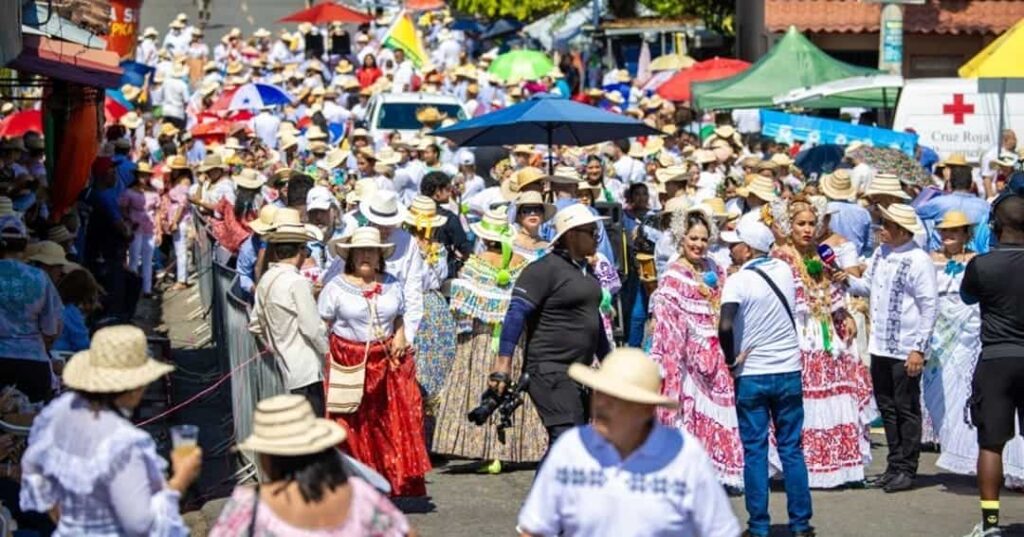 Desfile de las Mil Polleras