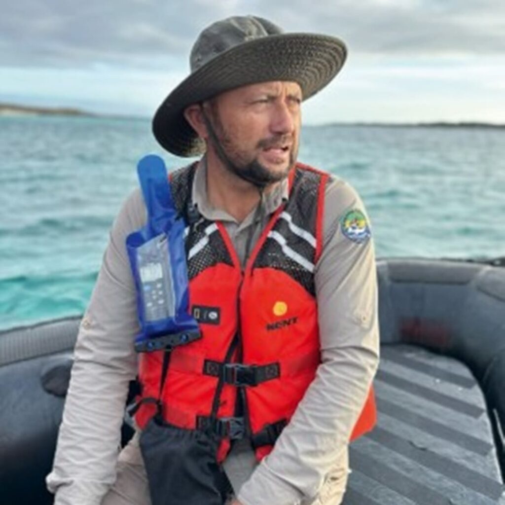 Galapagueños que Protegen el Ecosistema de las Islas