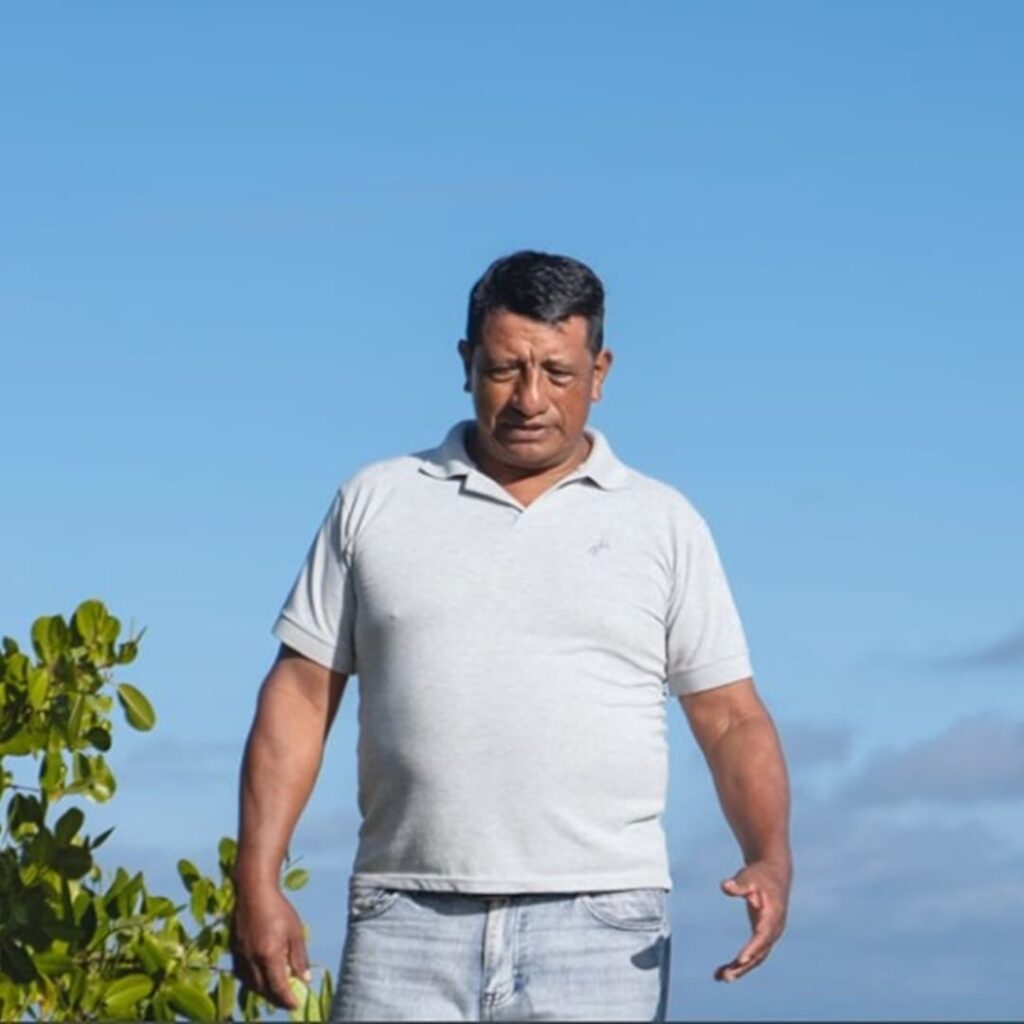Galapagueños que Protegen el Ecosistema de las Islas