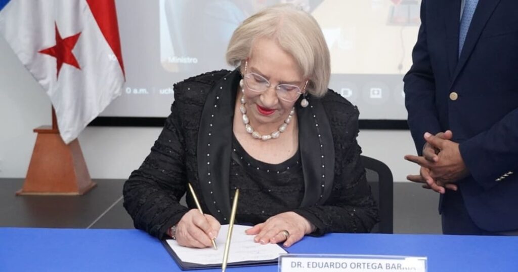 Panamá se une a LatamGPT