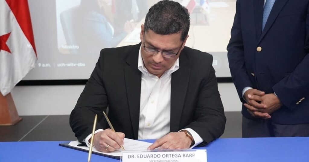 Panamá se une a LatamGPT