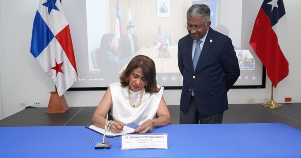Panamá se une a LatamGPT