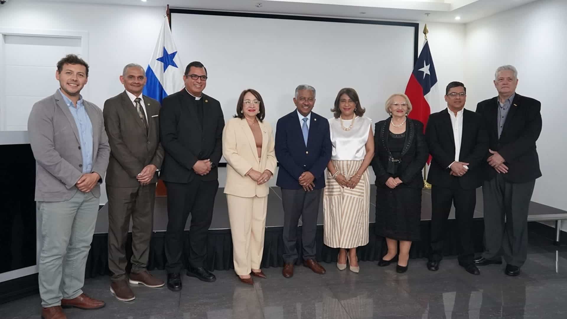 Panamá se une a LatamGPT