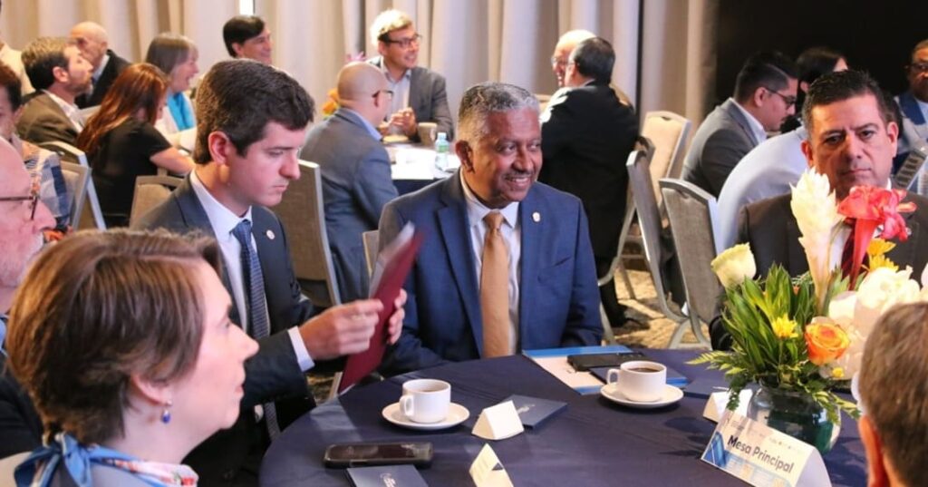 Desde Panamá se redefine una perspectiva más abierta e inclusiva en Ciencia, Tecnología e Innovación 3 Política regional de CTI abierta e inclusiva