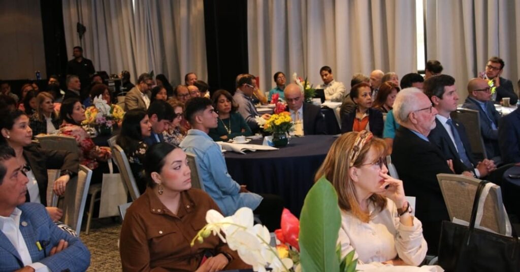 Desde Panamá se redefine una perspectiva más abierta e inclusiva en Ciencia, Tecnología e Innovación 4 Política regional de CTI abierta e inclusiva