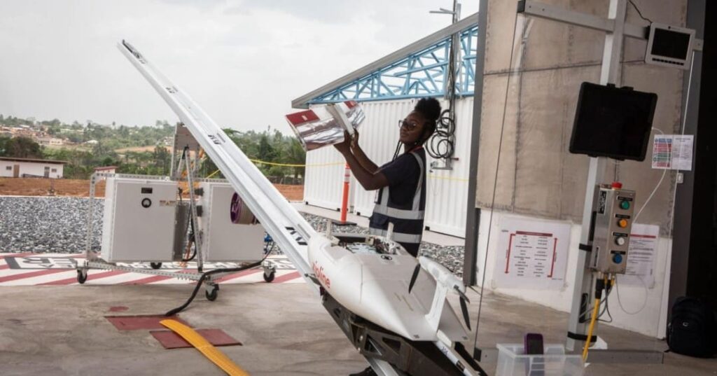 drones de entrega de medicamentos en zonas rurales de Ghana