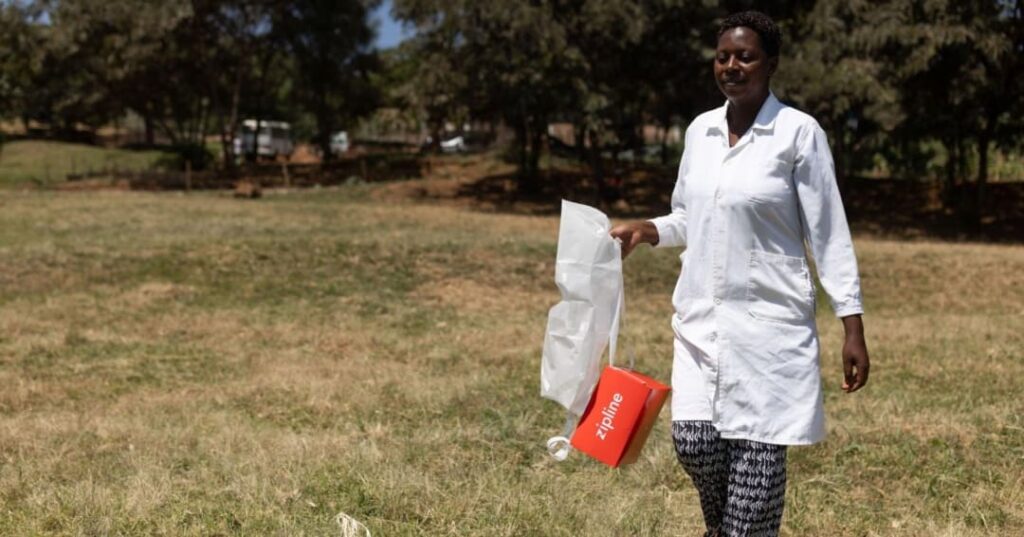 drones de entrega de medicamentos en zonas rurales de Ghana