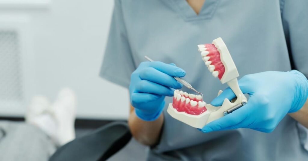 ¿Adiós a los implantes? La ciencia avanza en el cuidado de tus dientes 1 regeneración dental con fármaco y parche de microagujas