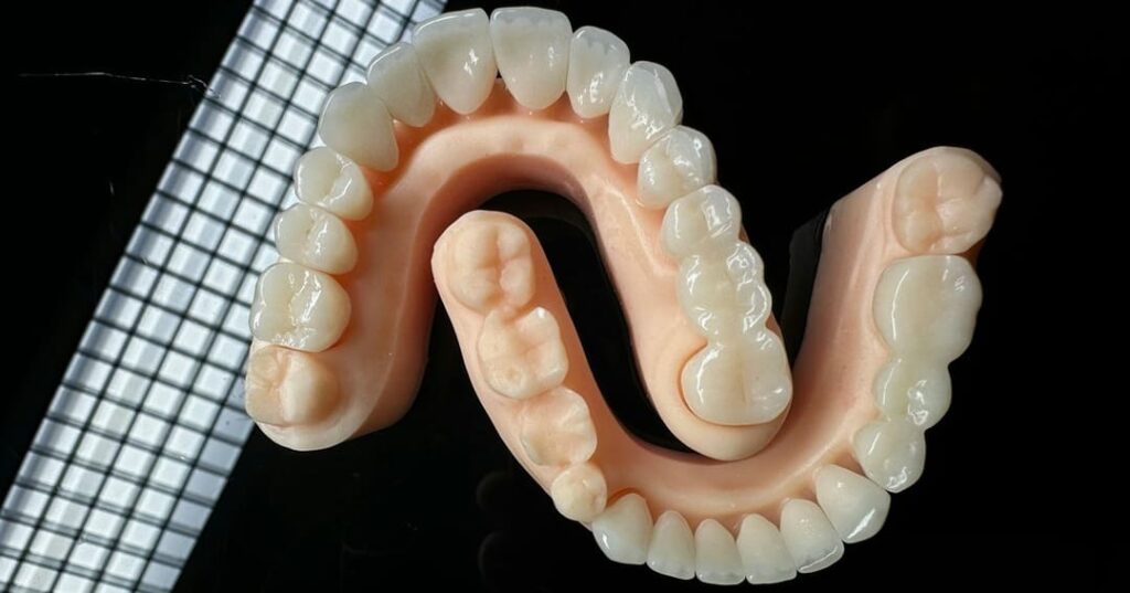 ¿Adiós a los implantes? La ciencia avanza en el cuidado de tus dientes 4 regeneración dental con fármaco y parche de microagujas