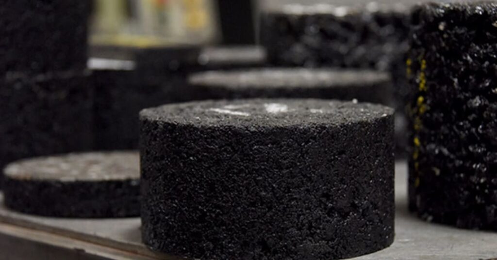 Costa Rica usa residuos plásticos para construir carreteras