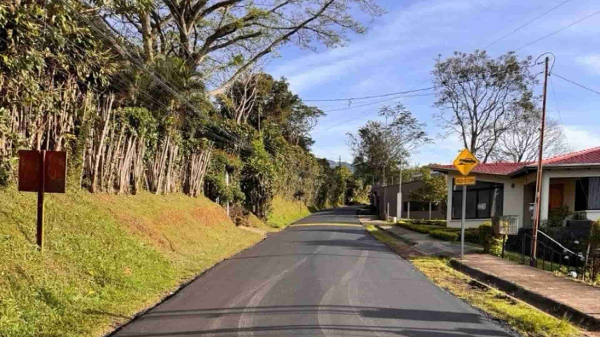 Costa Rica usa residuos plásticos para construir carreteras