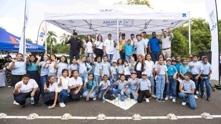 jornada de siembra en el Día de la Tierra