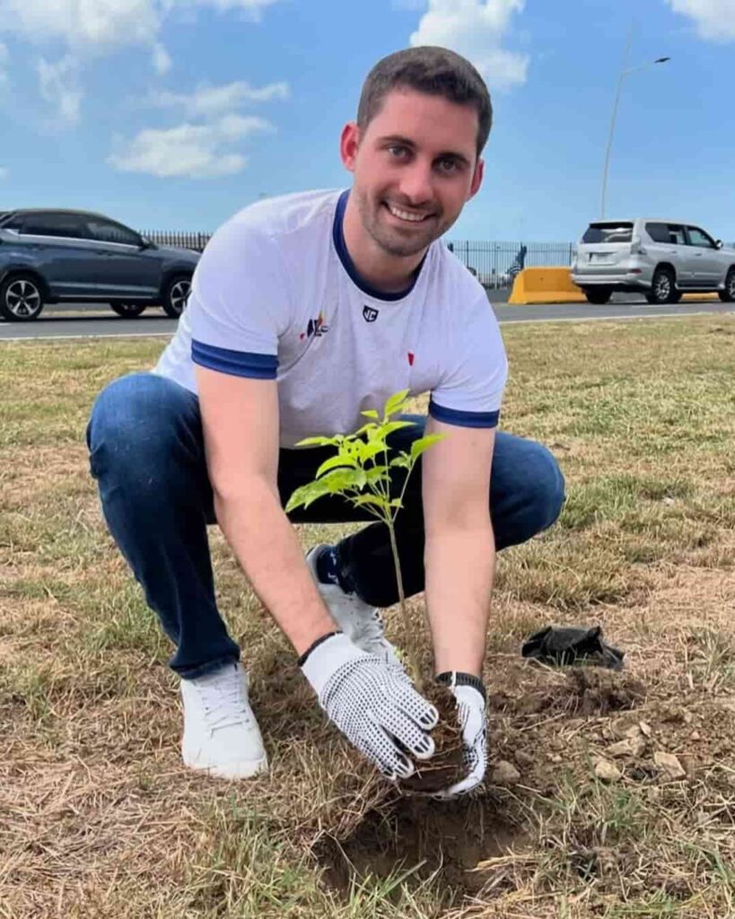 jornada de siembra en el Día de la Tierra