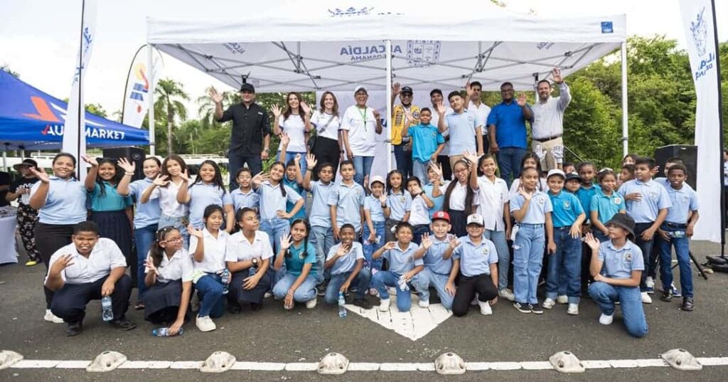 jornada de siembra en el Día de la Tierra