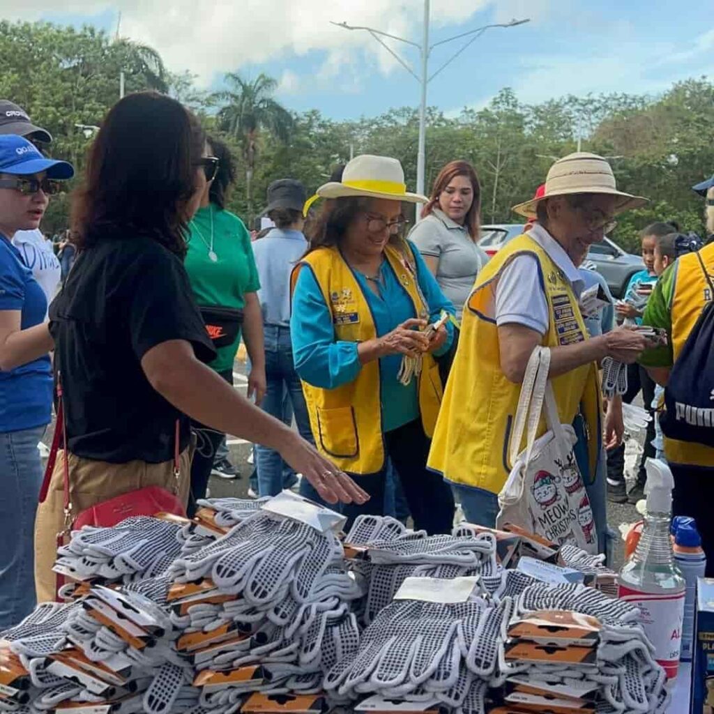 jornada de siembra en el Día de la Tierra