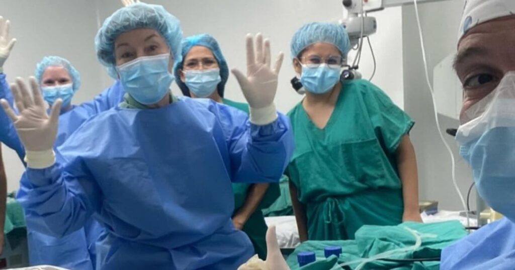 oftalmólogos españoles devuelven la vista a pacientes