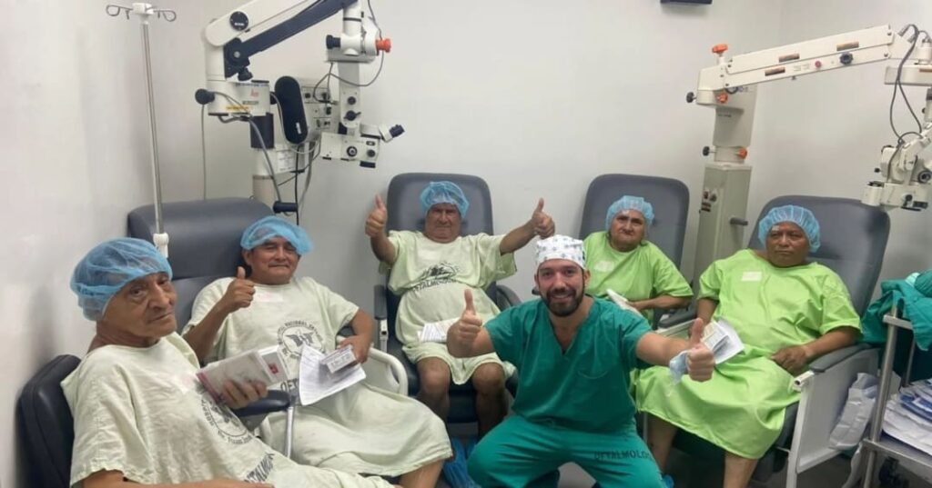 oftalmólogos españoles devuelven la vista a pacientes