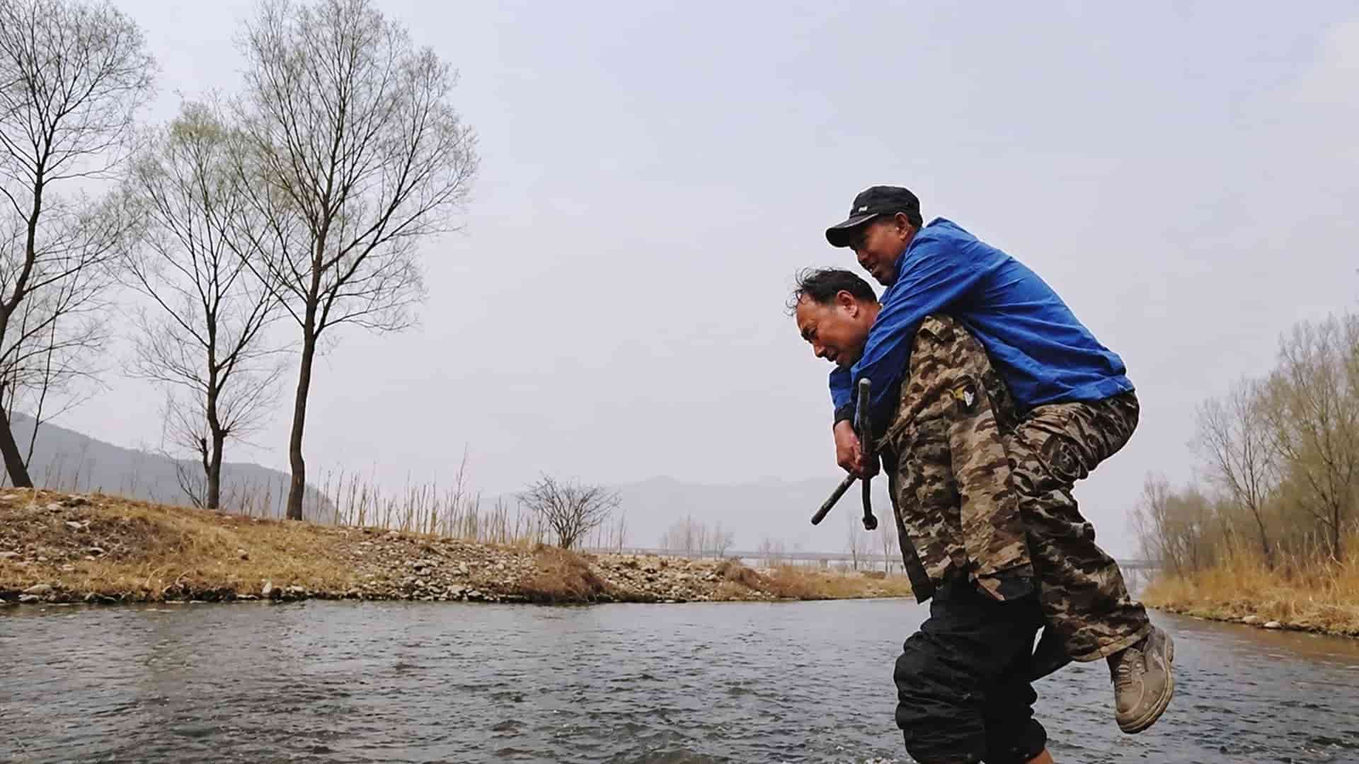 dos amigos con discapacidades reforestan en China
