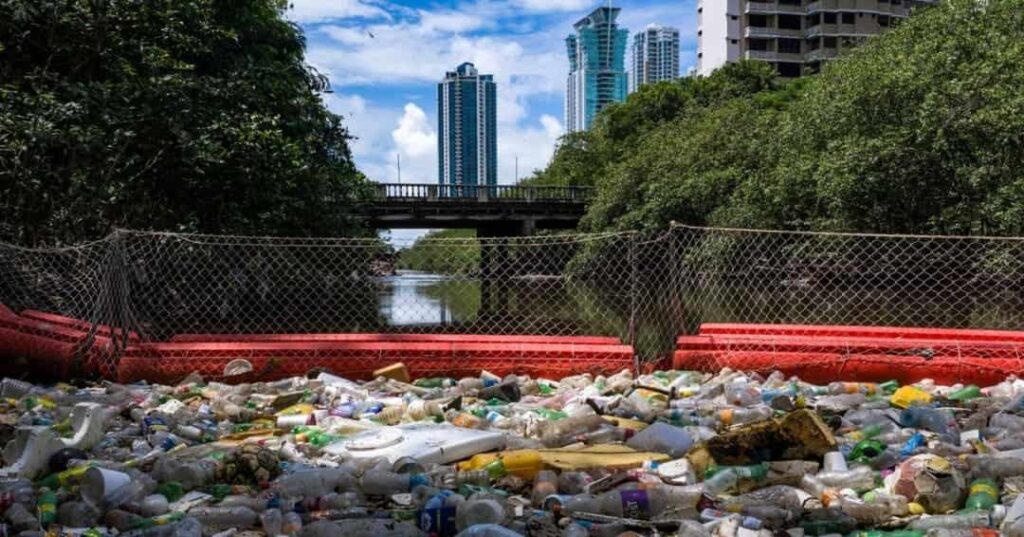 Así es la colosal labor de recolección de The Ocean Cleanup en las aguas del mundo 8 Plásticos de la Gran Mancha