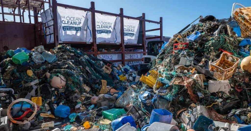 Así es la colosal labor de recolección de The Ocean Cleanup en las aguas del mundo 6 Plásticos de la Gran Mancha