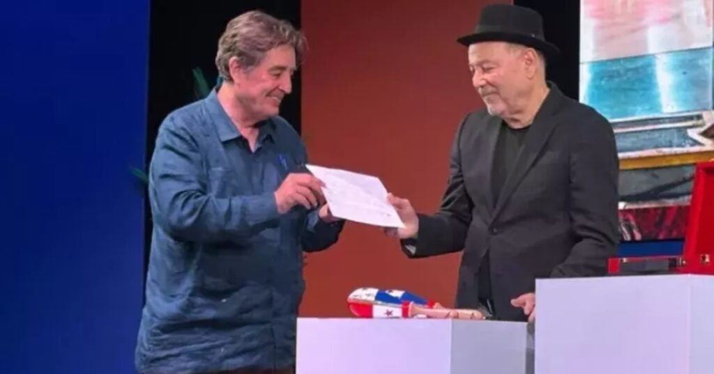 Rubén Blades deja su legado al Instituto Cervantes 5 Rubén Blades entregó su legado a la Caja de las Letras