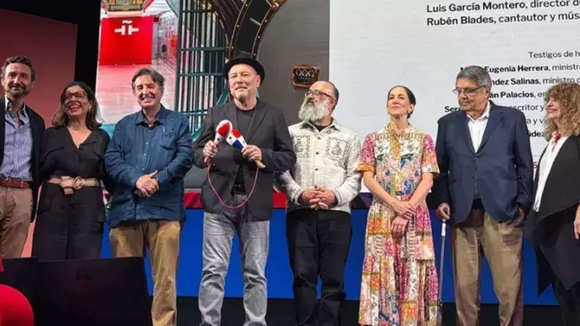 Rubén Blades entregó su legado a la Caja de las Letras