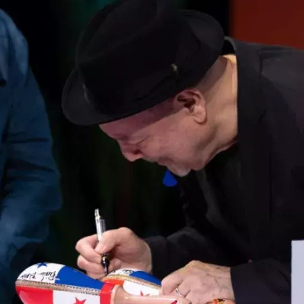 Rubén Blades deja su legado al Instituto Cervantes 3 Rubén Blades entregó su legado a la Caja de las Letras