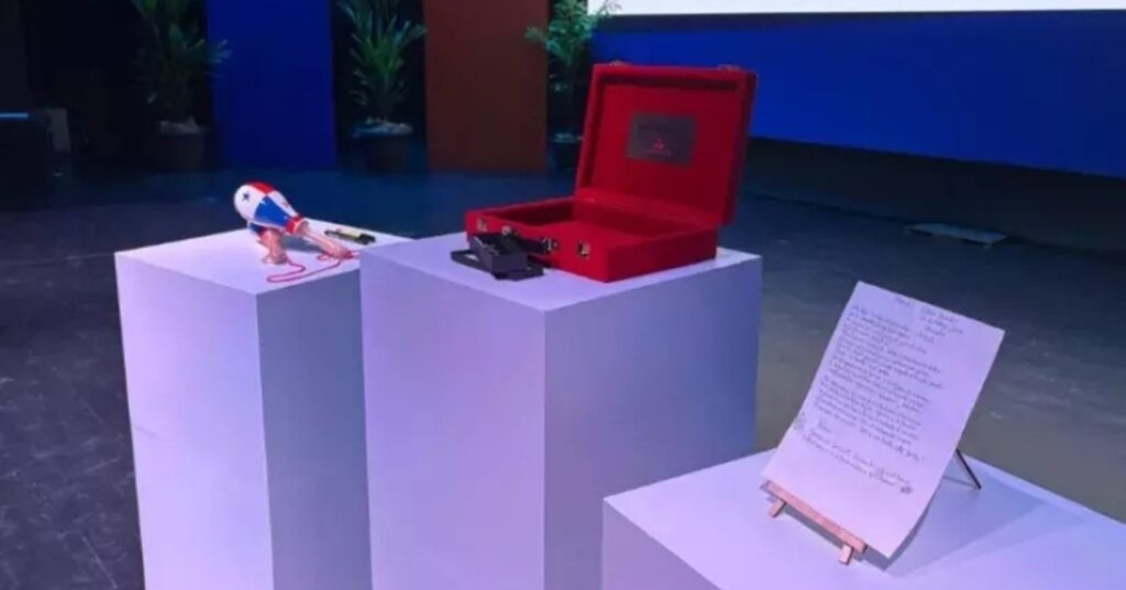 Rubén Blades deja su legado al Instituto Cervantes 4 Rubén Blades entregó su legado a la Caja de las Letras