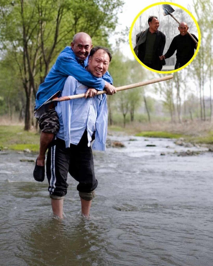 dos amigos con discapacidades reforestan en China