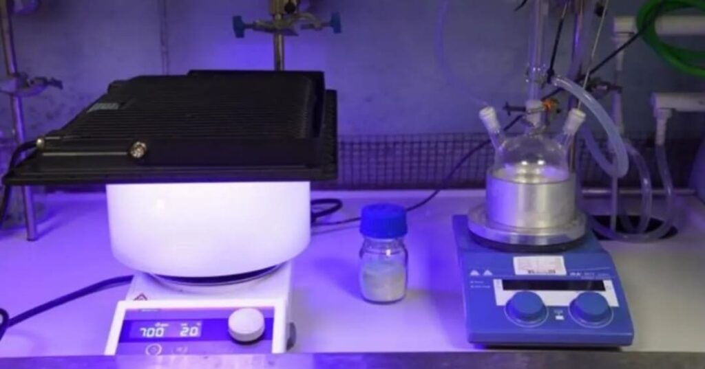 Científicos desarrollan reactor solar que convierte basura en hidrógeno limpio 4 reactor solar convierte residuos plásticos y baterías