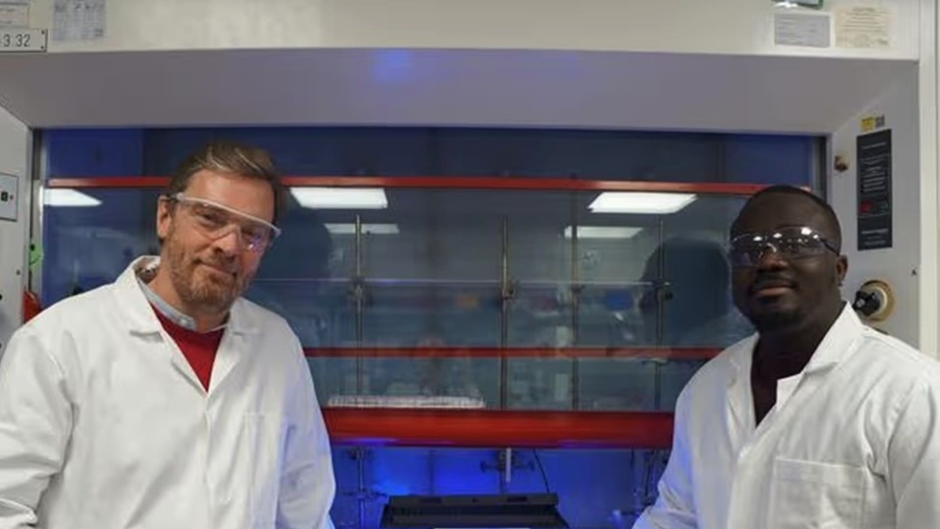 reactor solar convierte residuos plásticos y baterías