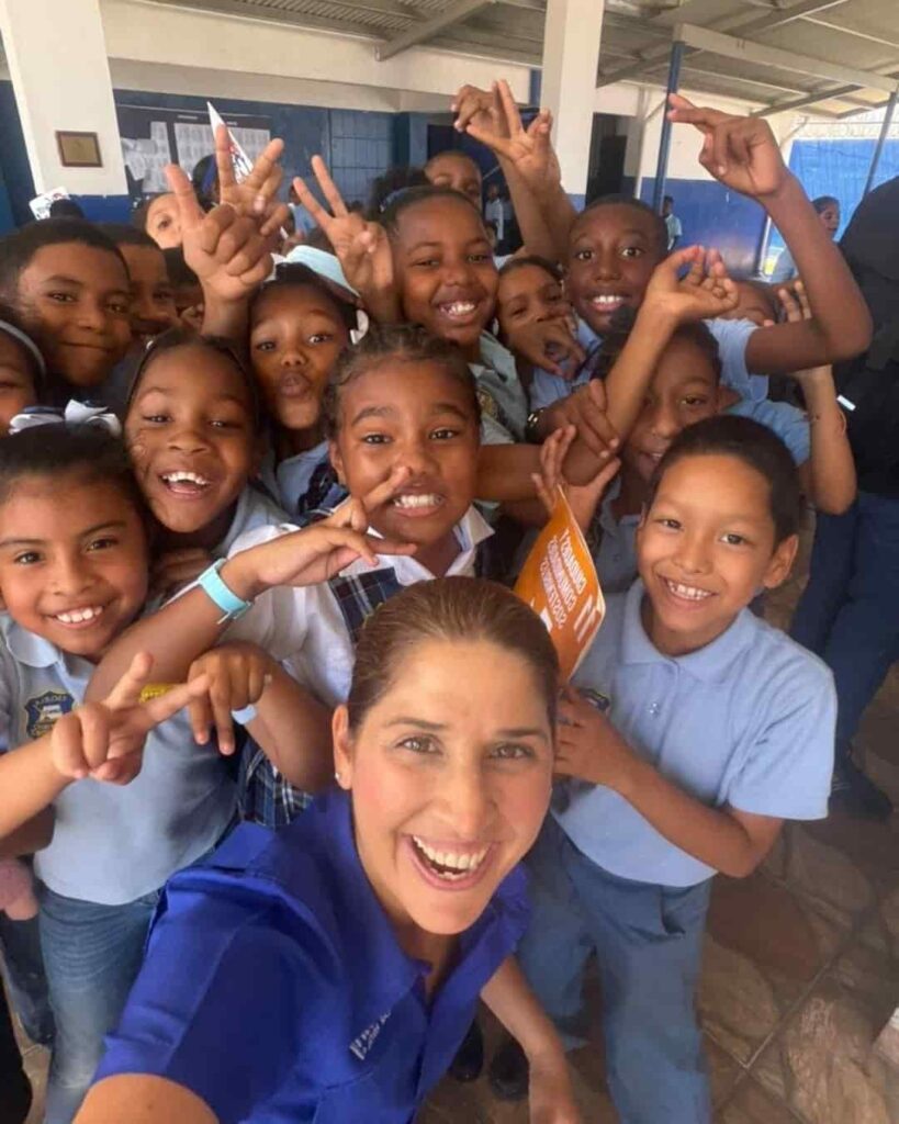 reciclaje de plástico transforma escuelas en Colón