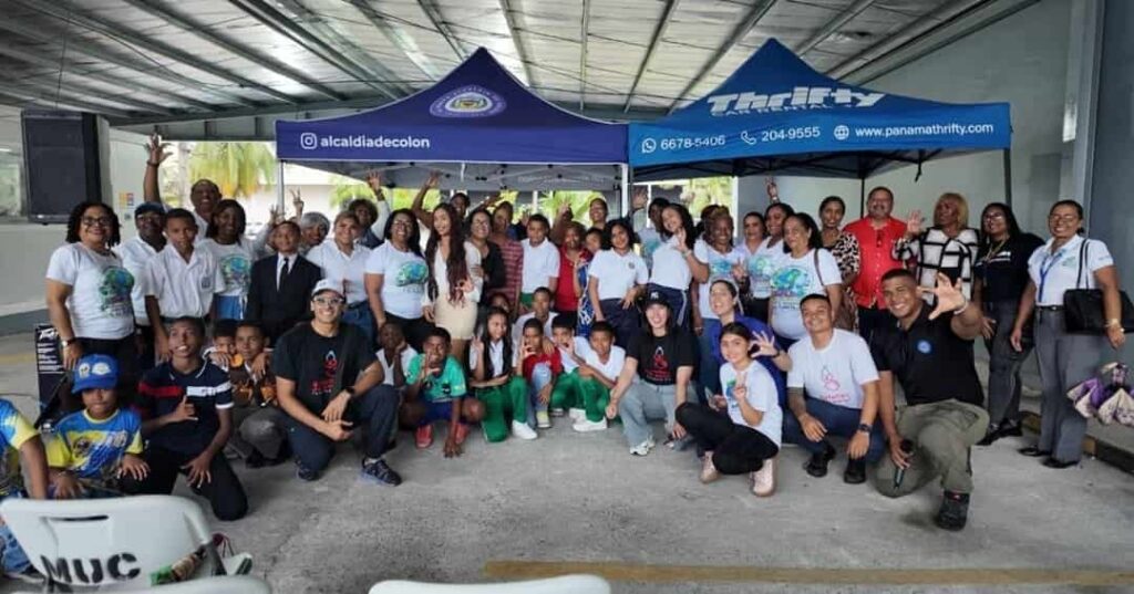 reciclaje de plástico transforma escuelas en Colón