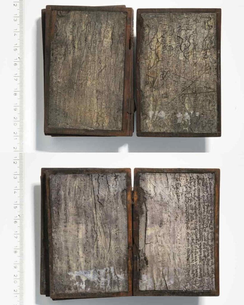 Un cuaderno de 700 años hallado intacto en una letrina medieval 6 cuaderno medieval intacto descubierto en una letrina