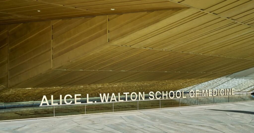 escuela de medicina Alice Walton
