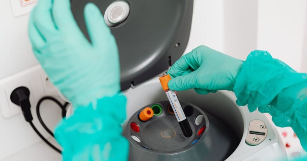 IA que lee el ADN del tumor para elegir tratamientos personalizados 4 inteligencia artificial analiza ADN del tumor