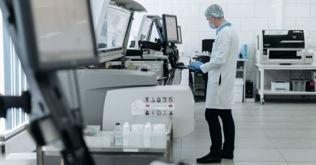 IA que lee el ADN del tumor para elegir tratamientos personalizados 1 inteligencia artificial analiza ADN del tumor