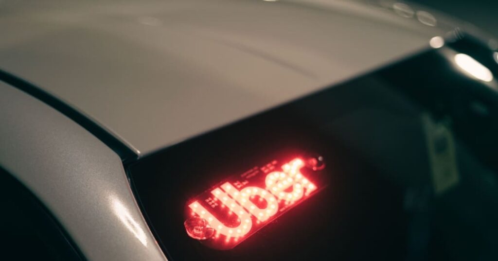 red de robotaxis Uber y Nvidia para 2027