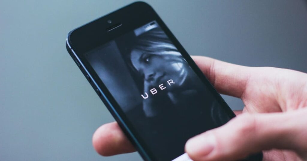 red de robotaxis Uber y Nvidia para 2027