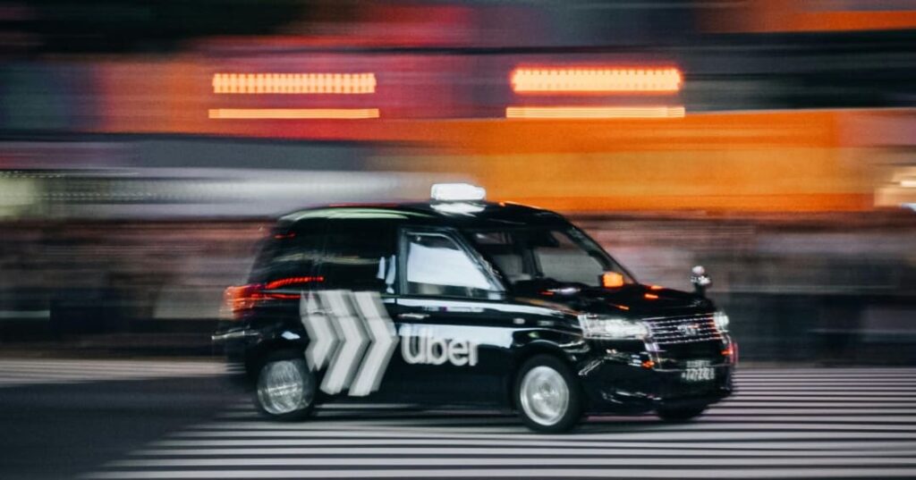 red de robotaxis Uber y Nvidia para 2027